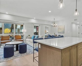 Perfect 3 bed-2 bath Top Floor Hot Tub Heated Pool Gym - Dead Man's Flats