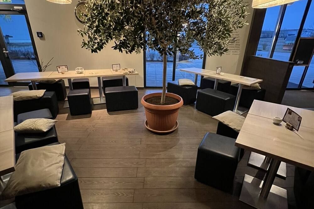 آوستيت هوتل