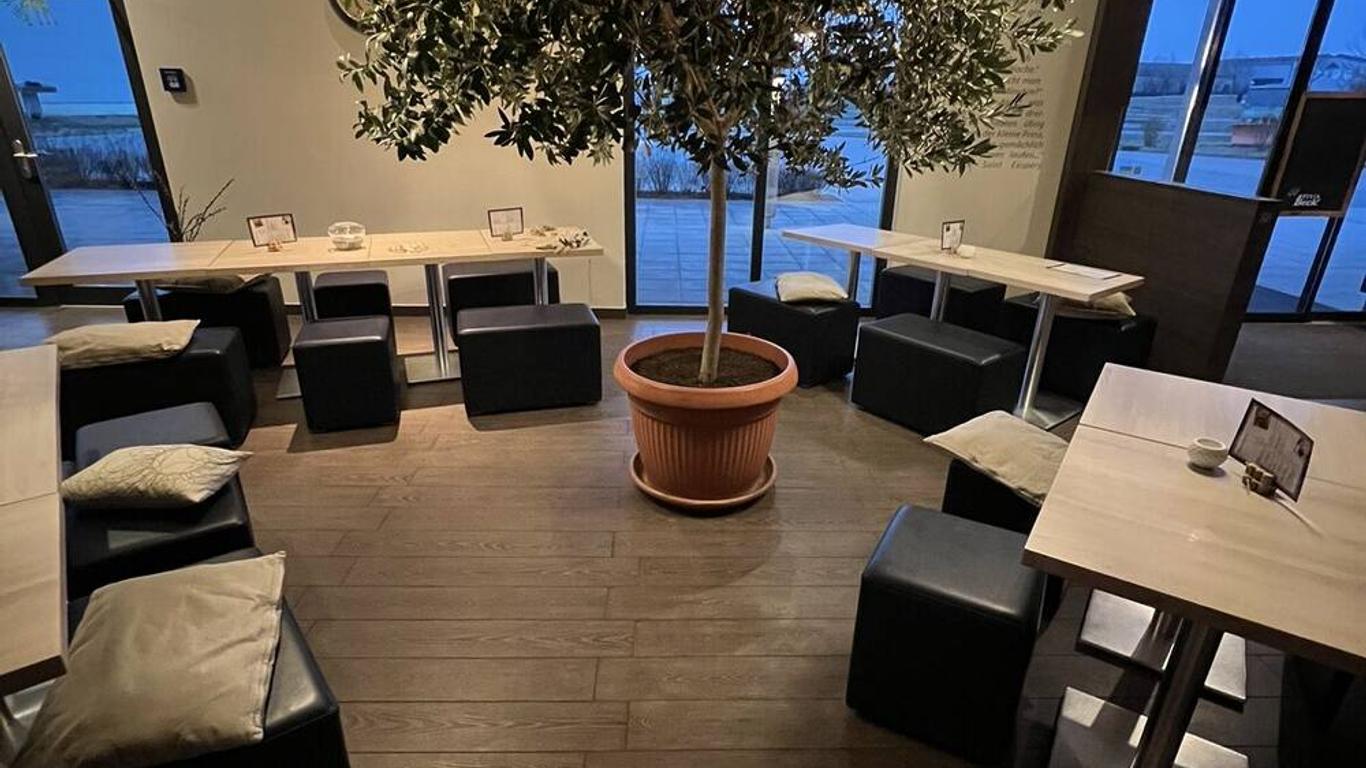 آوستيت هوتل