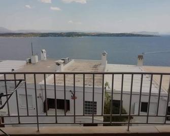 Nice house with sea view in Spetses, Greece - Σπέτσες - Μπαλκόνι