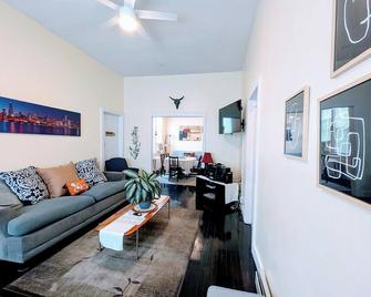 The Avondale Guesthouse - Chicago - Living room