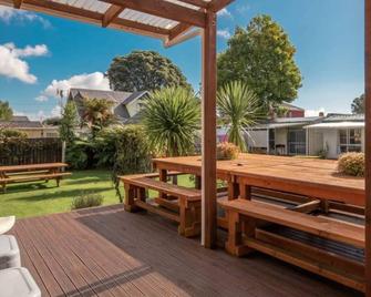 Tripinn Modern Motels & Affordable Accommodation - Westport - Patio