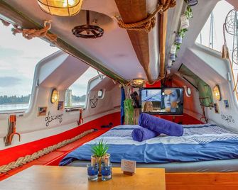 PolarStern - unique boatstay! - Monnickendam