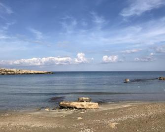 Holiday in the SUN- Taking bookings now . - Lápithos - Пляж