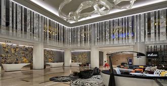 풀먼 쿠알라룸푸르 시티 센터 호텔 & 레지던스 - 쿠알라룸푸르 - 프론트 데스크