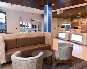 Holiday Inn Express & Suites Madisonville By IHG - Madisonville - Lounge