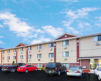 Super 8 by Wyndham Kenosha/Pleasant Prairie - Pleasant Prairie - Building
