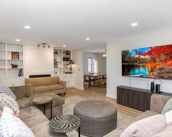 Charming Cottage Columbus Zoo, Entire Family Stay! 5 Bedrooms! 7 Mins to Zoo! - Delaware