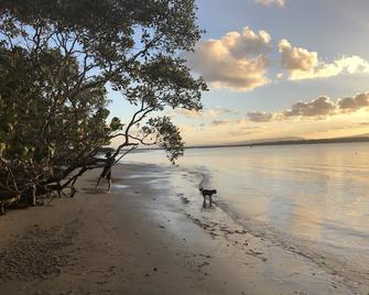 Salt Ayre Beach House Retreat - South Stradbroke Island - Beach