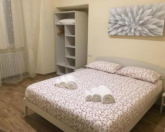 Locanda La Francisca - Omegna - Schlafzimmer