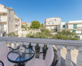 Apartment and Rooms Radojka - Primosten - Balcony