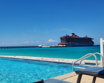 'Tranquility' - 2 Bedroom / 2 Bath - Bailey Town - Pool