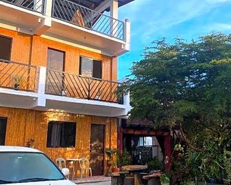Traditional Filipino Home near 100 Islands Wharf - Alaminos - Edificio