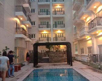 Saint honore megaworld business park Iloilo City - إيلويلو ستي - حوض السباحة