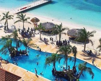 Lux Sea View Camelot Village Discovery Bay - Discovery Bay - Piscina
