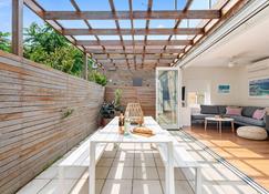 Stylish, Modern 4 bedroom Apartment in Bondi Beach - Bondi Beach - Patio