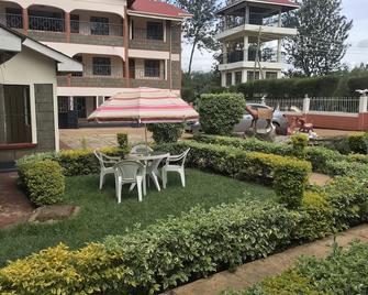 Easy Sleep Guesthouse - Kitale - Patio