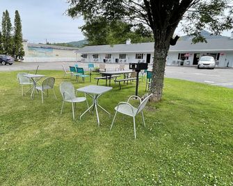 Colonial Motel - North Conway - Patio