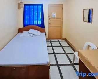 RedDoorz @ D'little Egg Hostel Pangasinan - Urdaneta - Habitación