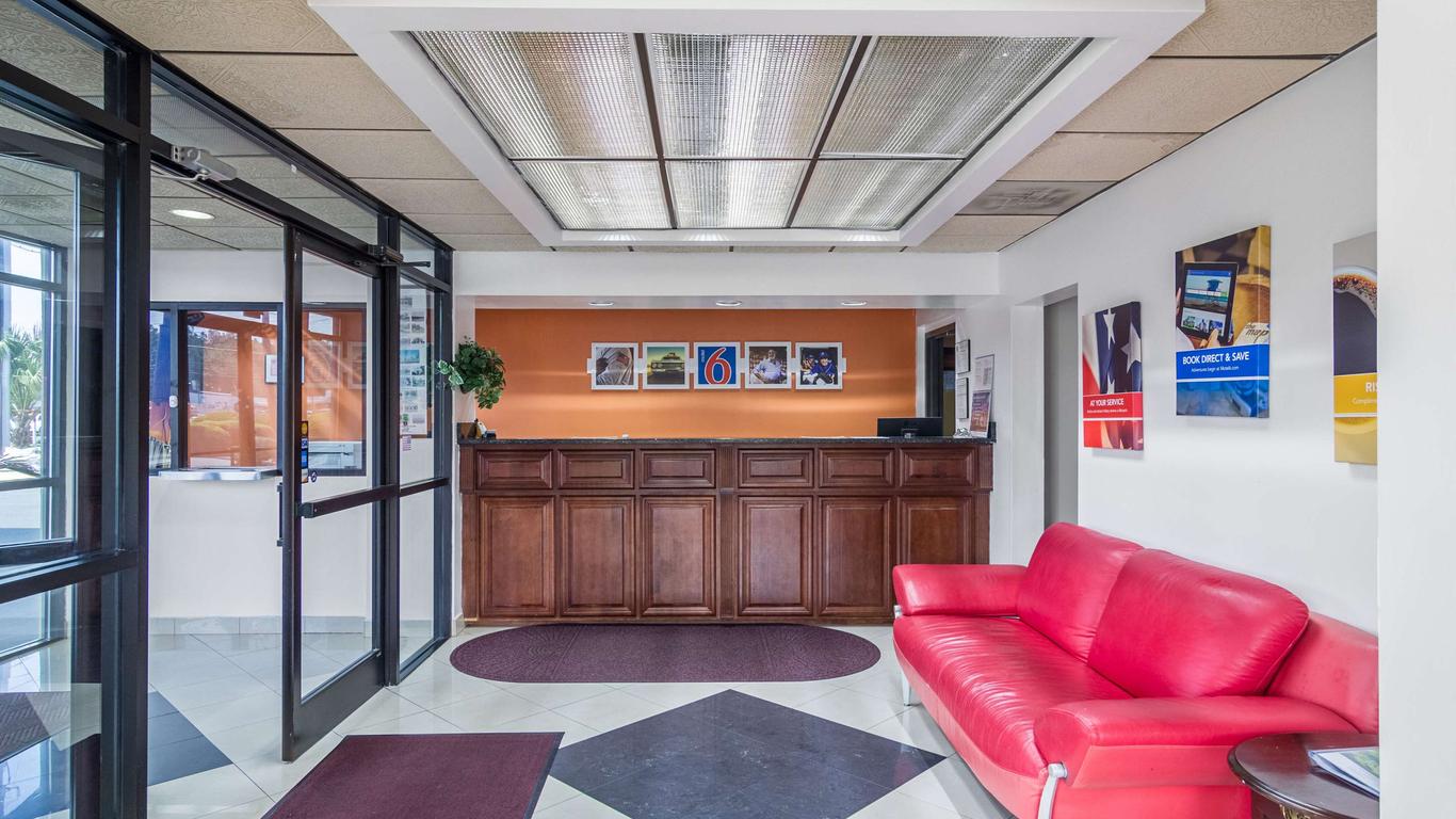 إيكونو لودج وايكروس