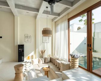 Liminal Palace Villa 2 by Betterplace - North Kuta - Salon