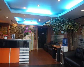 曼谷特拉弗套房酒店 - 暖武里 - 櫃檯