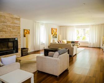 Luxury villa with heated swimming pool in a breathtaking natural environment. - Vulcan - Sala de estar