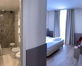 Jr Hotels Bocconi Milano - Milan - Bedroom