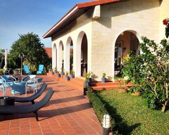 Pictory Garden Resort - باتايا - شرفة مرصوفة