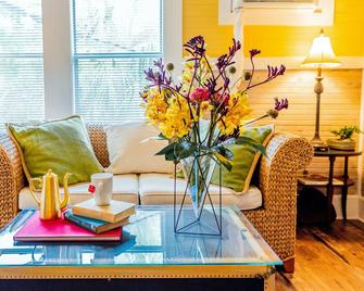 Meranova Guest Inn - Dunedin - Living room