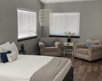 1 mile from Hot Springs Landing (beach access) - Elephant Butte - Bedroom
