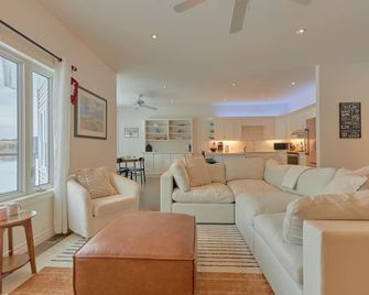 Modern Farmhouse Getaway | 5+ Acres | Family Friendly | Arrowhead | Algonquin - Huntsville - Olohuone