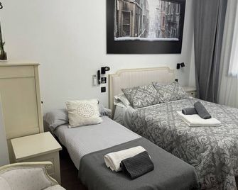 Garden House Madrid - Madrid - Bedroom