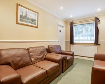 Flexistay Ambers Gatwick Aparthotel - Horley - Sala de estar