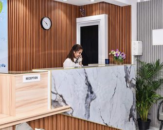 Lemonrock Comfort - Malé - Front desk