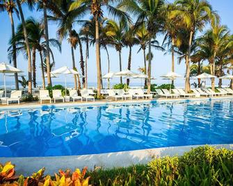 Luxurious resort stay for a group/family with beautiful beach and amazing pools! - אקפולקו - בריכה