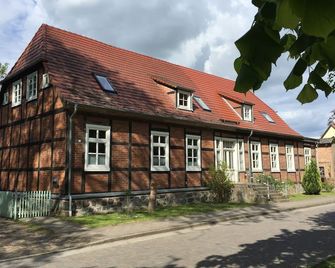 Ferienwohnung Ivenack Dachgeschoss - Stavenhagen - Gebäude