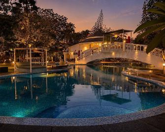 Sashas Holiday Village - Vagator - Pool