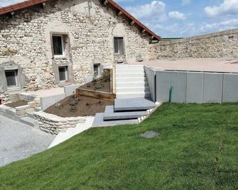 Hameau Grande Varenne - Gites de charme avec piscine - Charroux