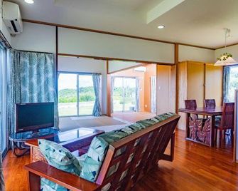 Seaside Villa Urumanchu - Nakijin - Huiskamer
