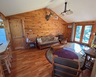 Bass Drive Cottage, Ashland Pa - Ashland - Living room