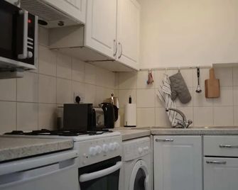 Charming 2 Bedroom Cottage in Central Location - Dublin - Kitchen