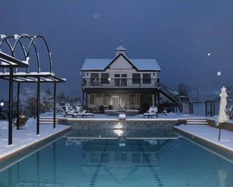 Auburn Cottage Pool House, Spa And Grounds - Auburn - Piscine