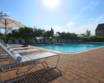 Windward Shores - East Hampton - Pool