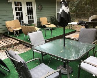 Newer built Three/two home - Open floor plane Outside gas barbecue and fire pit - Branford - Patio