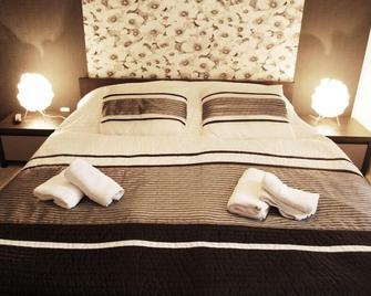 Hotel Black & White - Myślenice - Bedroom