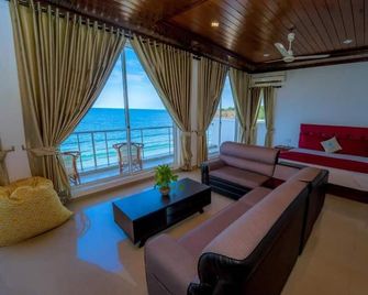 Trinco Beach By Dsk - Trincomalee