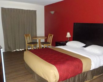 Econo Lodge - Vernon - Bedroom