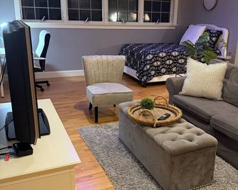 Private studio in Bristol with AC - Bristol - Huiskamer