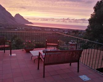 The strawberry tree apartment - Castelluzzo - Balcone